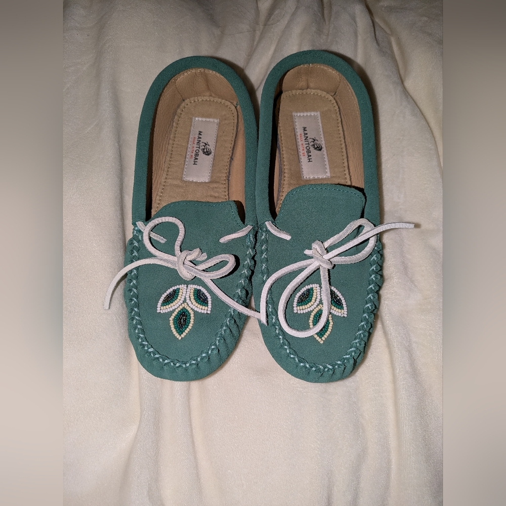 (Fits Size 7) Manitobah Women's Green Moccasins